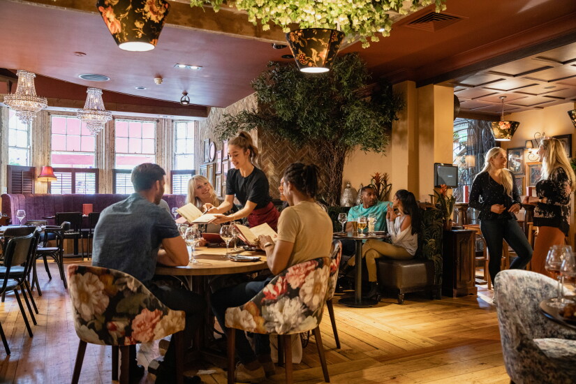 restaurant dining room