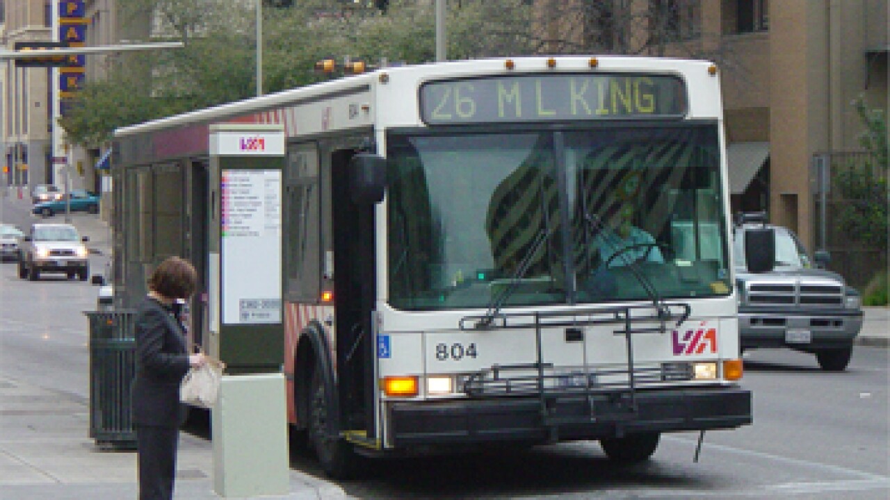 san-antonio-via-bus-357.jpg