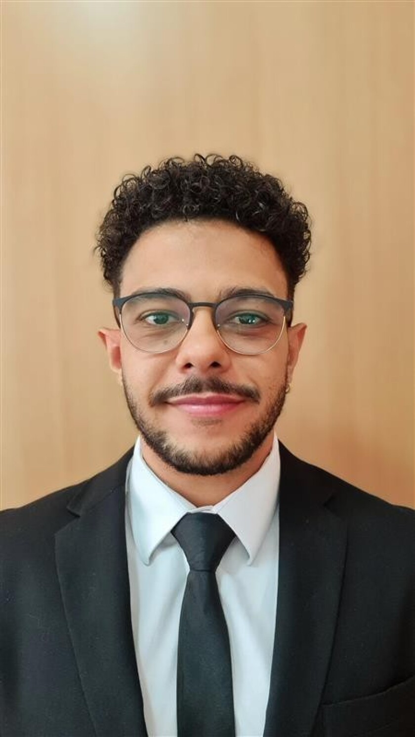 Headshot of Gustavo Oliveira