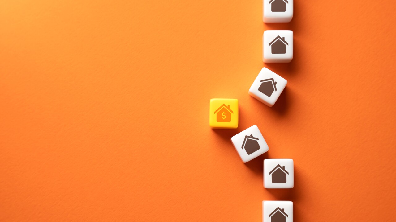 Choose the best offer to buy a house. Comparing interest rates and fees, reviewing lender reputation, understanding preferences. Guidance and help to navigate the different mortgage options.