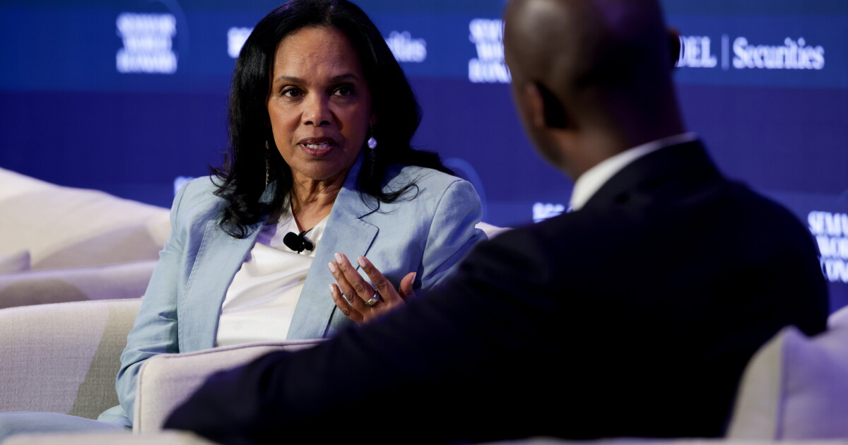 Court fight pits bank CEO vs. her former executive assistant