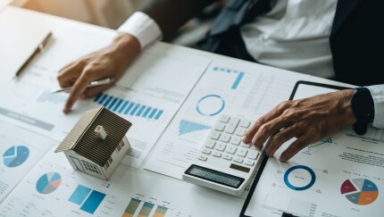 Calculator-Home-Adobestock