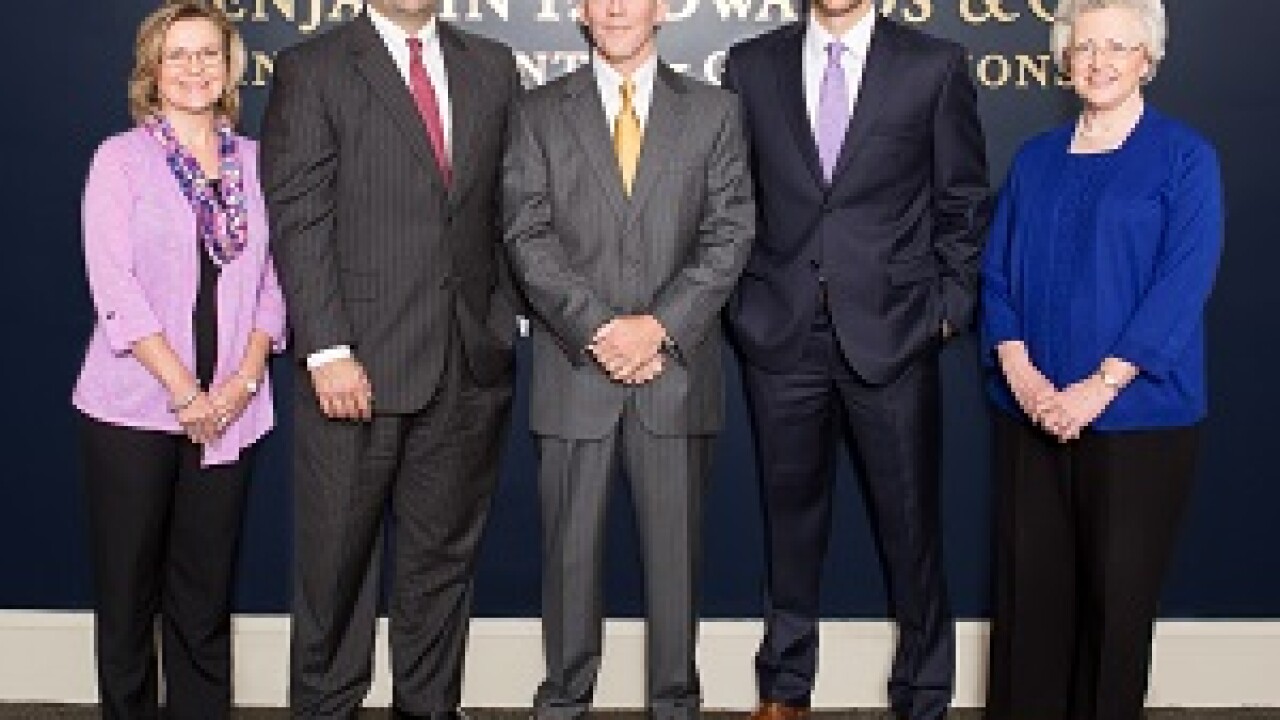 Wells Fargo Loses Advisors With $489M to Benjamin Edwards